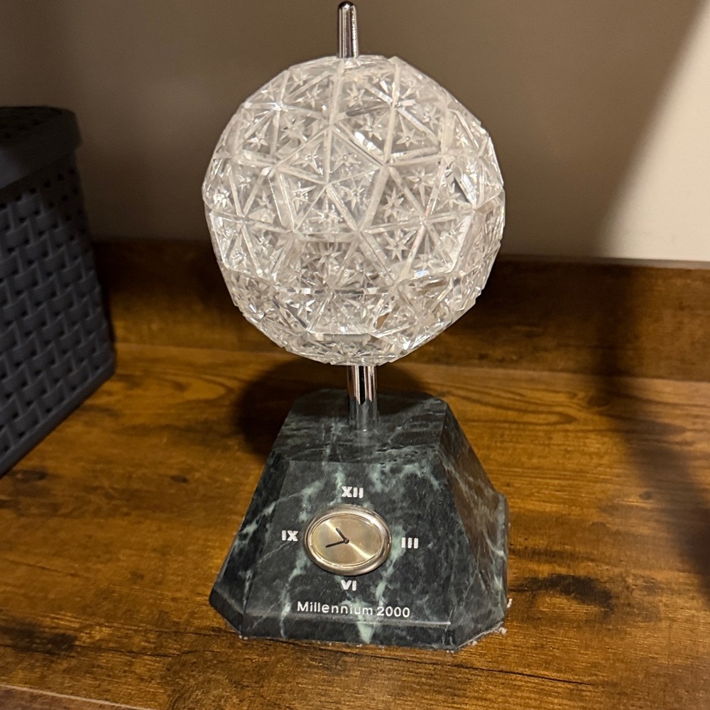 VTG Danbury Mint Times Square Millennium 2000 crystal ball desk clock